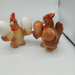 Chicken Hen Holding Salt and Pepper Shakers Japan Vintage Artmark Read Set Of 2